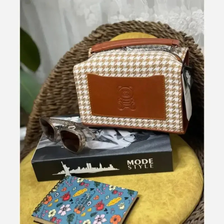 کیف زنانه Moschino جنس فوتر ابعاد 15 در 21 سانت